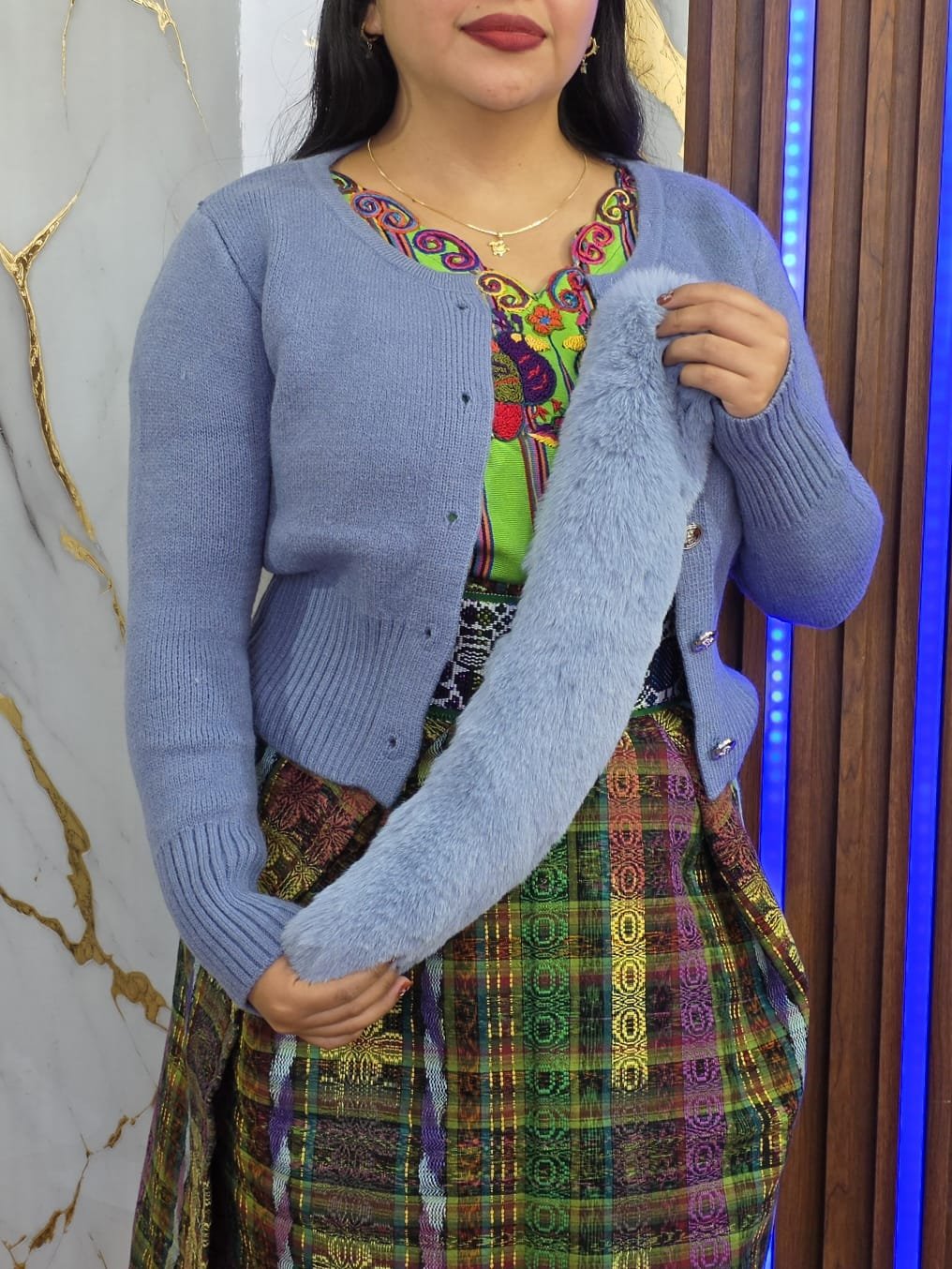 Sueter cuello de peluche💖 - Imagen 4